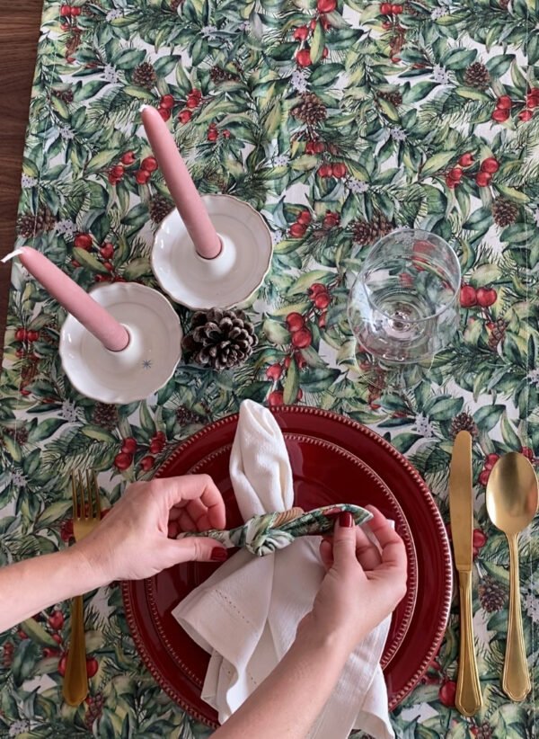 Caminho de mesa com azevinho Lapónia