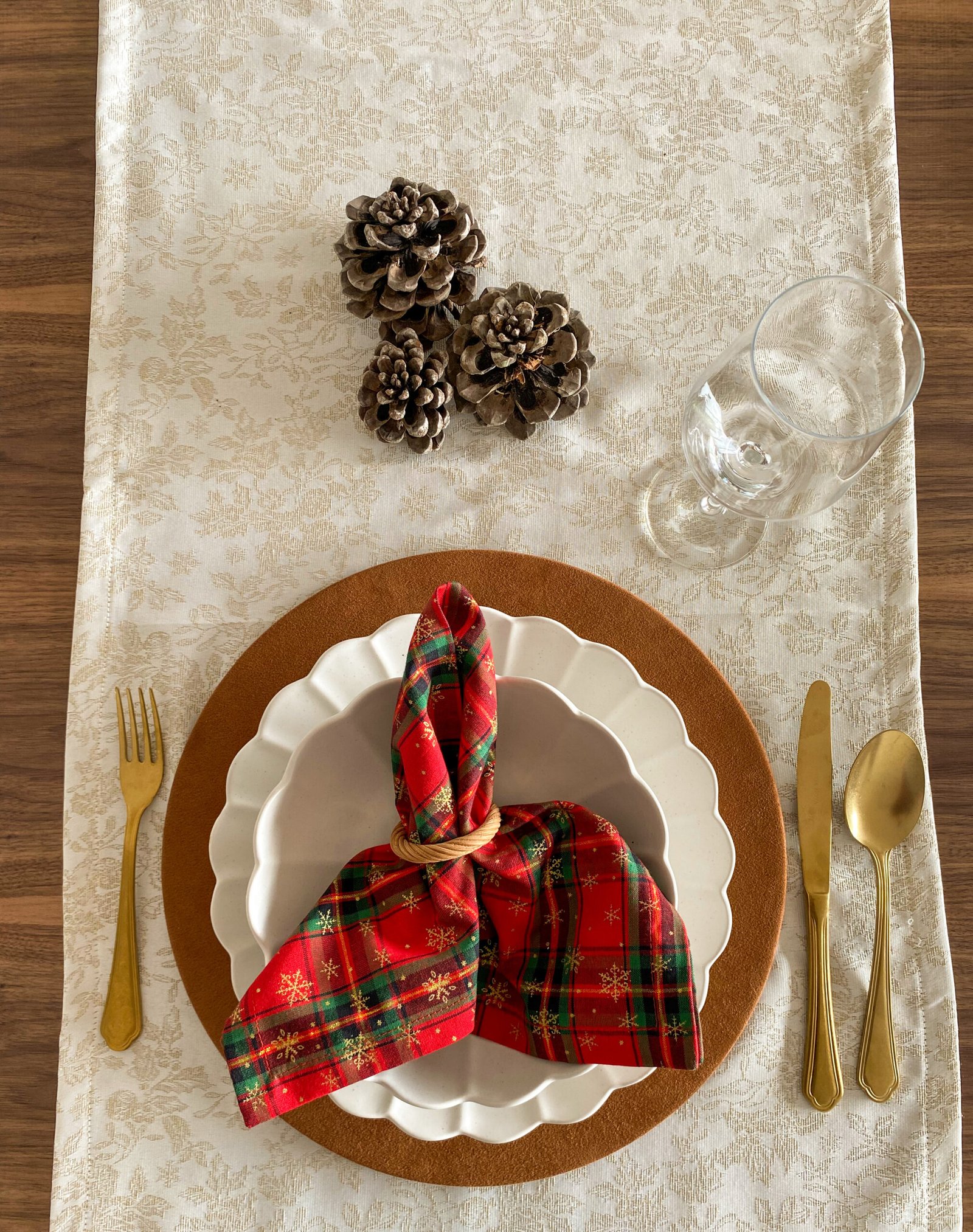 Caminho de mesa tom pérola com brilho Lapónia